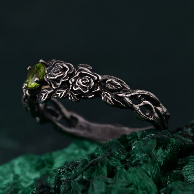 Rose Garden Silver Ring: Elegant Blossoming Rose Twig Design