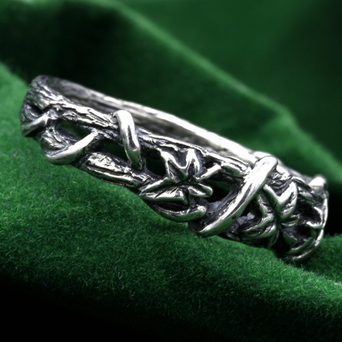 Ivy Vine Sterling Silver Ring with Nature-Inspired Charm