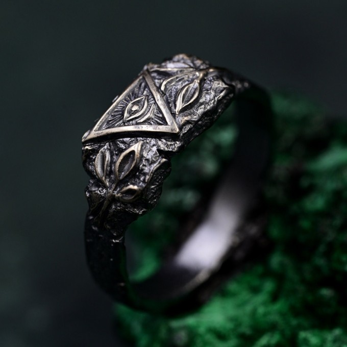 Vintage Triquetra Forest Ring – Nature-Inspired Silver Wedding Ring, Mystical Elven Jewelry with Celtic Knotwork Accent