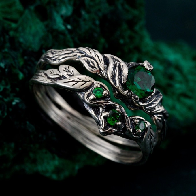 Emerald Silver Twig Ring – Forest-Inspired Leaf Design, Bohemian Green Gemstone Wedding Band, Unique Handcrafted Jewelry