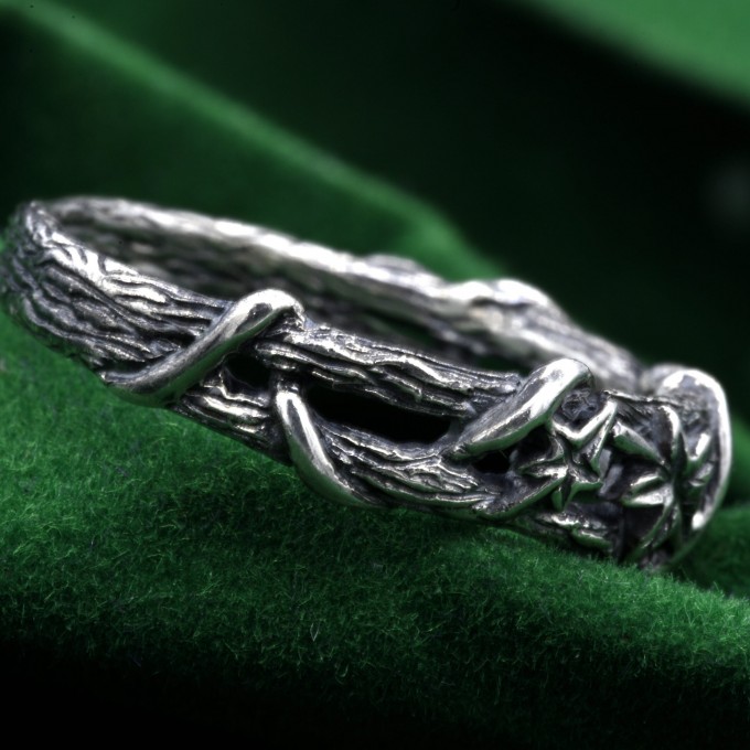 Ivy Vine Sterling Silver Ring with Nature-Inspired Charm