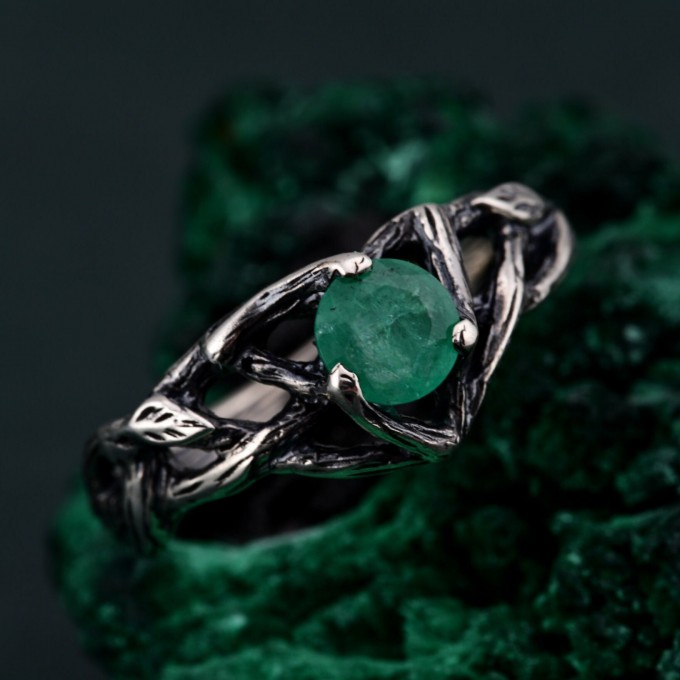 Celtic Emerald Silver Ring - Classic Elegance in Celtic Jewelry