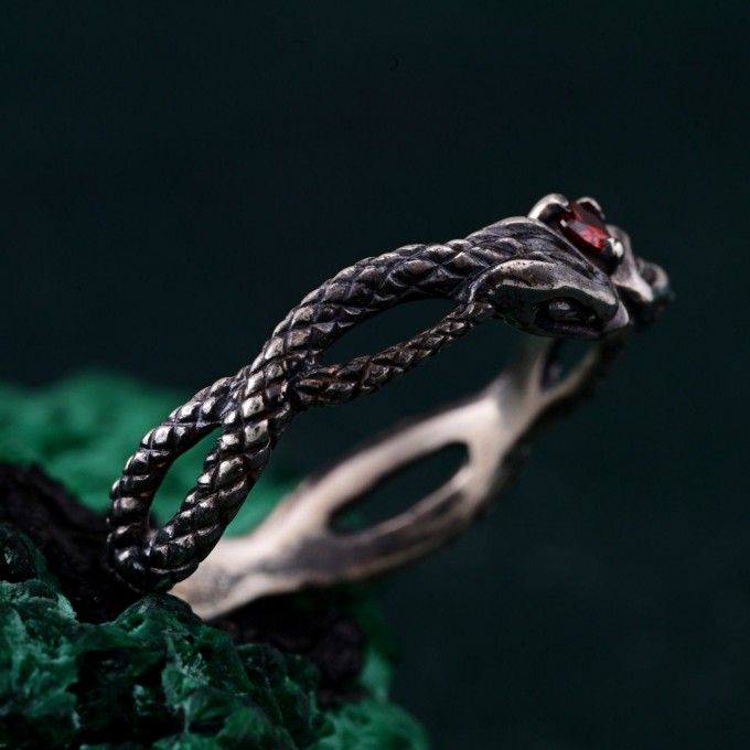 Exquisite Twin Snakes Emerald Ring - Unique Boho Serpent Design