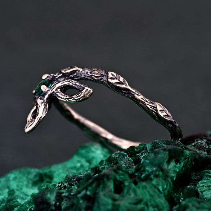 Whimsical Emerald Branch Tiara Ring – Rustic Cottagecore Bridal Jewelry, Artisan Silver Knot Wedding Band for Enchanted Forest Engagement