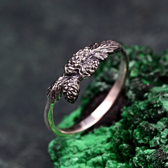 Elegant Minimalist Silver Ring with Twig and Pinecone – Unique Christmas Jewelry for Women