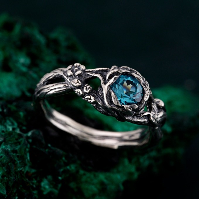 Elegant Sterling Silver Ring with Topaz Gemstone