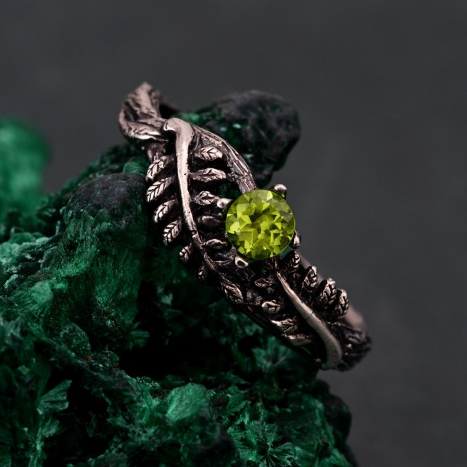 Enchant Forest Wedding Band – Peridot Fern Branchlet, Whispering Fern, Twig and Fern Design, Graceful Frond Ring