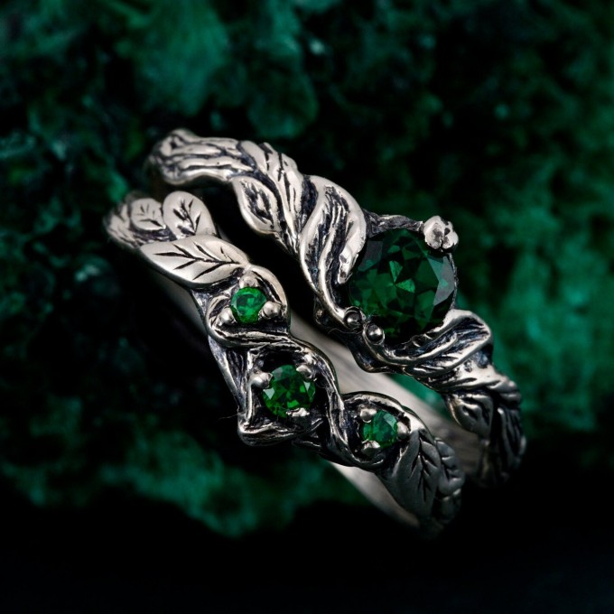 Emerald Silver Twig Ring – Forest-Inspired Leaf Design, Bohemian Green Gemstone Wedding Band, Unique Handcrafted Jewelry