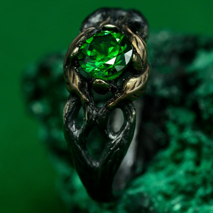 Gothic Dark Silver Ring with Emerald Glow – Symbol of Power