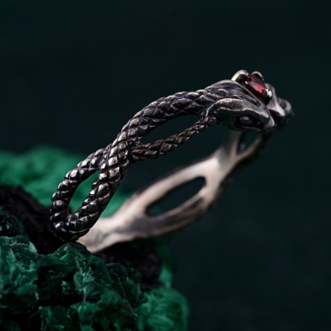 Serpentine Embrace Ring: Twisted and Entwined Snake Band
