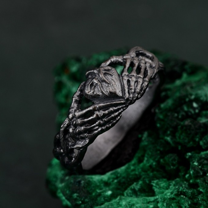 Echo of Eternity: Gothic Skull Band