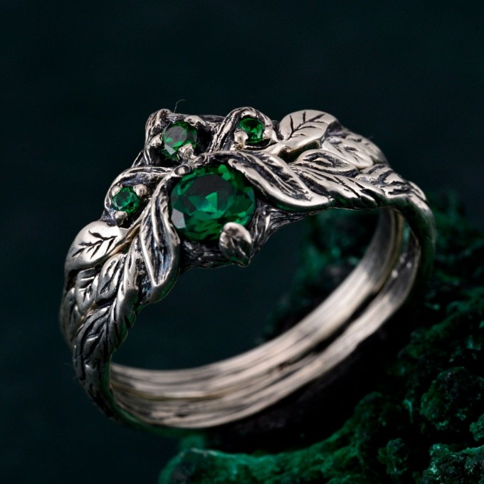 Emerald Silver Twig Ring – Forest-Inspired Leaf Design, Bohemian Green Gemstone Wedding Band, Unique Handcrafted Jewelry