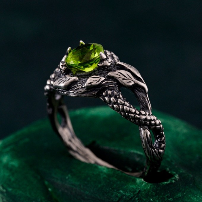 Exquisite Peridot Serpent Ring - Vintage Dragon Mystique in Fantasy Silver