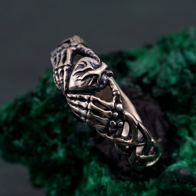 Handcrafted Silver Heart Embrace Ring – Eternal Love Symbol with Artistic Hands