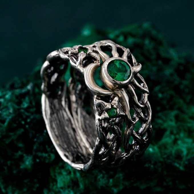 Gothic Silver Ring with Emerald and Sunburst Motif