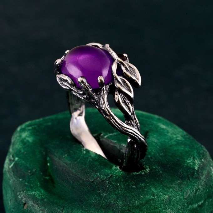 Nature's Grace: Amethyst Cabochon Leaf Ring in Sterling Silver